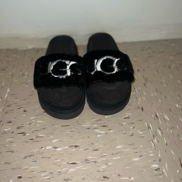 UGG Slippers - Picture 4 of 4